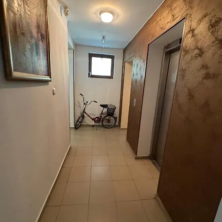 Amadeus1 - 37b Large Appartement *